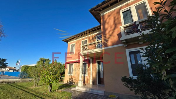 casa indipendente in vendita a Volpago del Montello