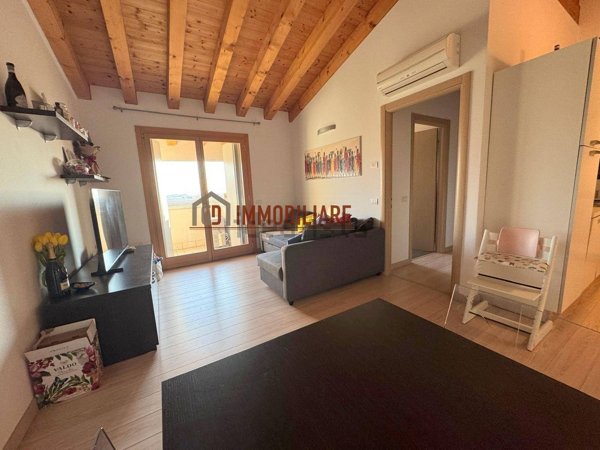 appartamento in vendita a Volpago del Montello in zona Venegazzù
