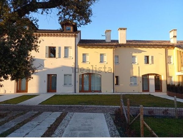 appartamento in vendita a Volpago del Montello in zona Venegazzù