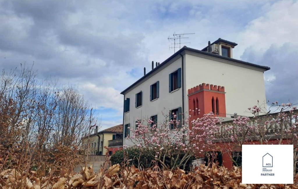 appartamento in vendita a Volpago del Montello in zona Venegazzù
