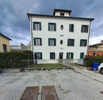 appartamento in vendita a Volpago del Montello in zona Venegazzù
