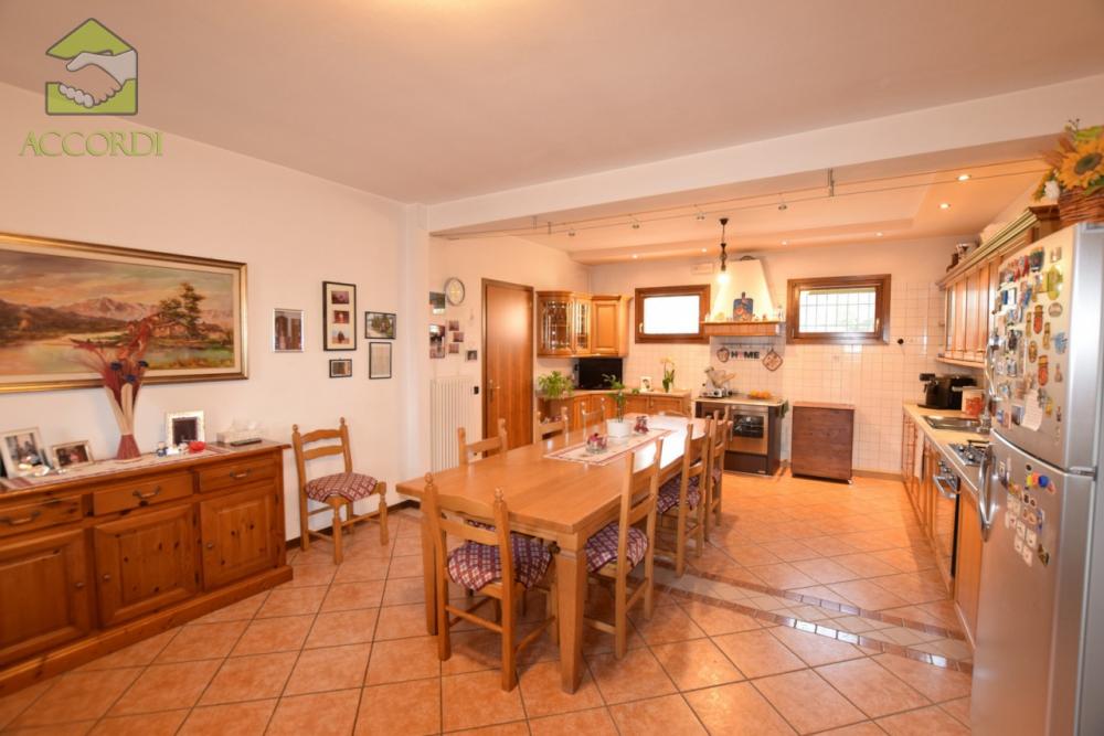 casa indipendente in vendita a Volpago del Montello
