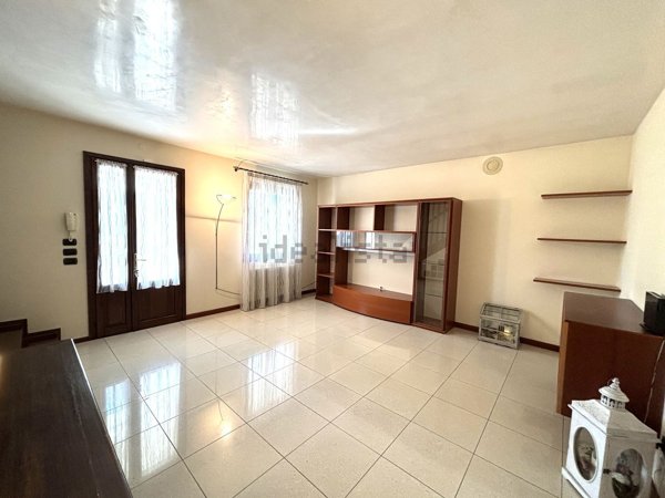 esavano in vendita a Zero Branco