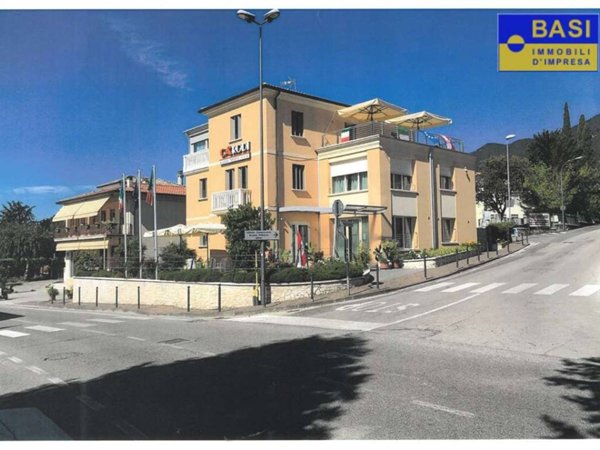 intera palazzina in vendita a Pieve del Grappa in zona Crespano del Grappa