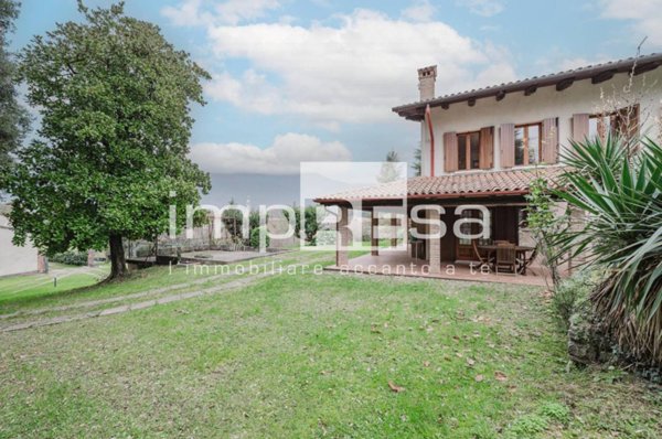 casa indipendente in vendita a Pieve del Grappa in zona Paderno del Grappa