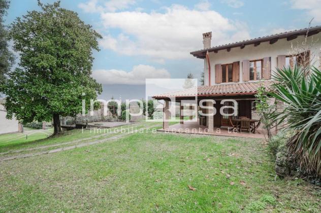 casa indipendente in vendita a Pieve del Grappa in zona Paderno del Grappa