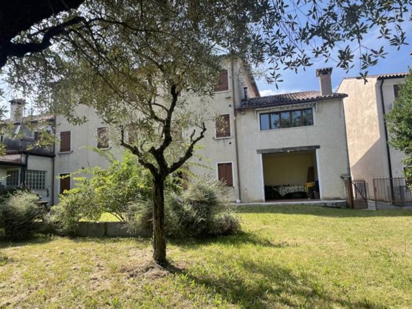 casa indipendente in vendita a Pieve del Grappa in zona Paderno del Grappa