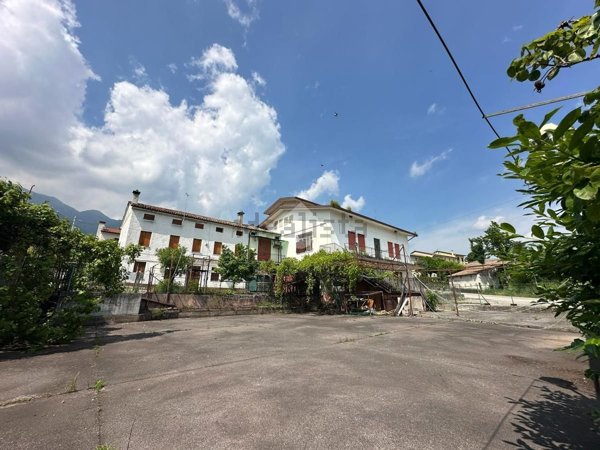 casa indipendente in vendita a Pieve del Grappa in zona Crespano del Grappa