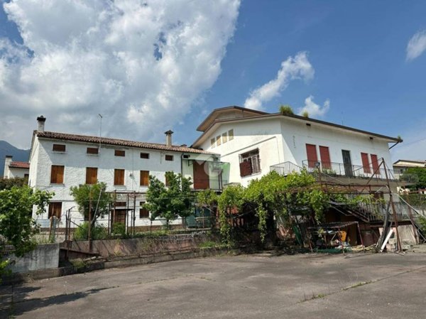 casa indipendente in vendita a Pieve del Grappa in zona Crespano del Grappa