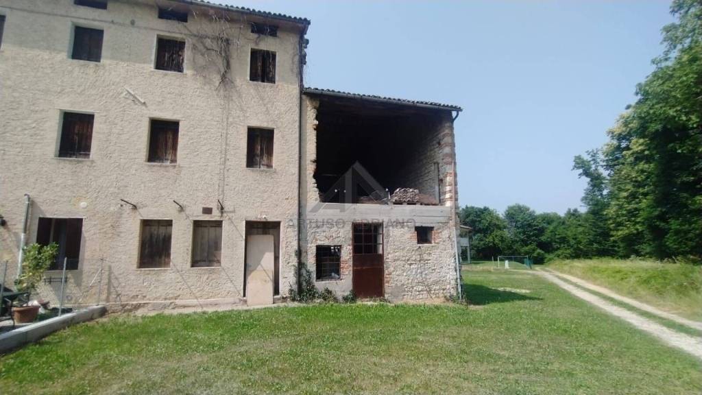 casa indipendente in vendita a Pieve del Grappa in zona Paderno del Grappa