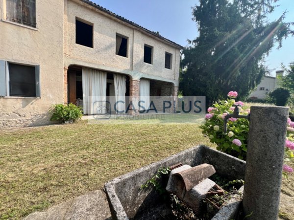 casa indipendente in vendita a Pieve del Grappa in zona Crespano del Grappa