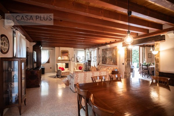 casale in vendita a Pieve del Grappa in zona Paderno del Grappa