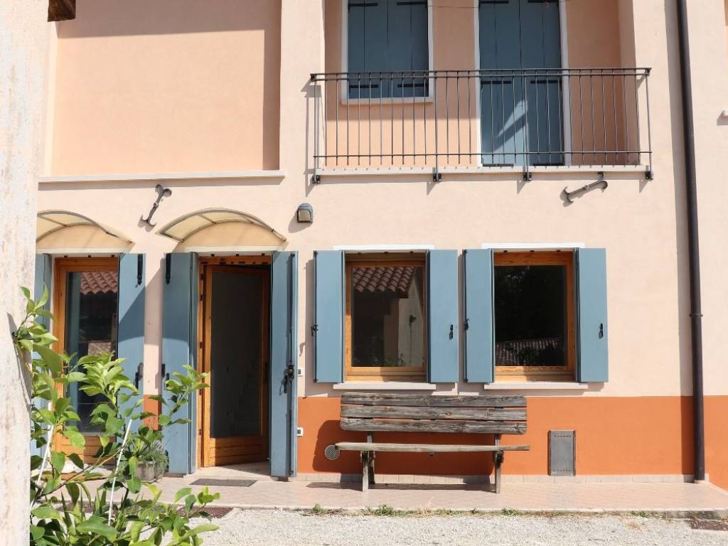 casa indipendente in vendita a Pieve del Grappa in zona Crespano del Grappa