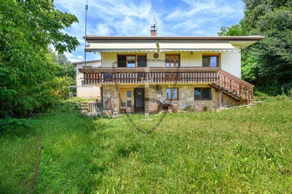 casa indipendente in vendita a Pieve del Grappa in zona Paderno del Grappa
