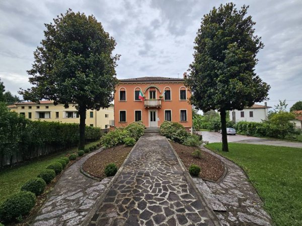 casa indipendente in vendita a Pieve del Grappa in zona Crespano del Grappa