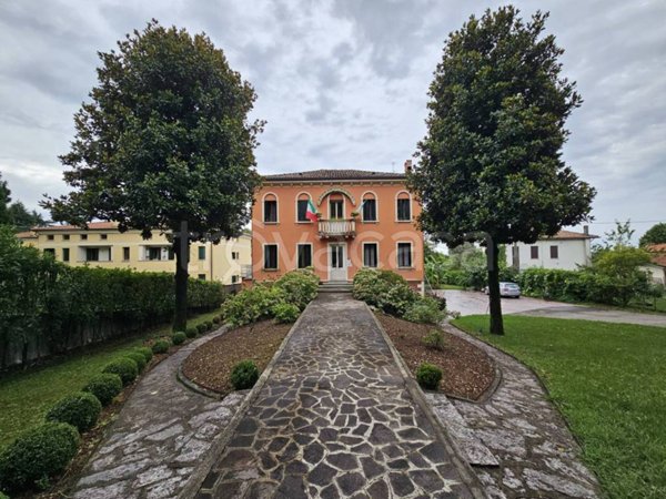 casa indipendente in vendita a Pieve del Grappa in zona Crespano del Grappa