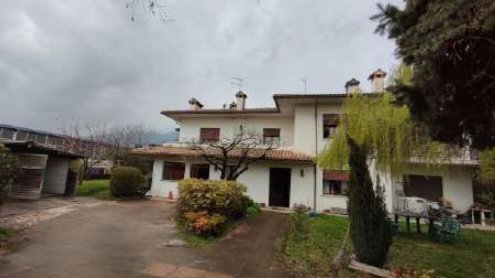 casa indipendente in vendita a Pieve del Grappa in zona Paderno del Grappa