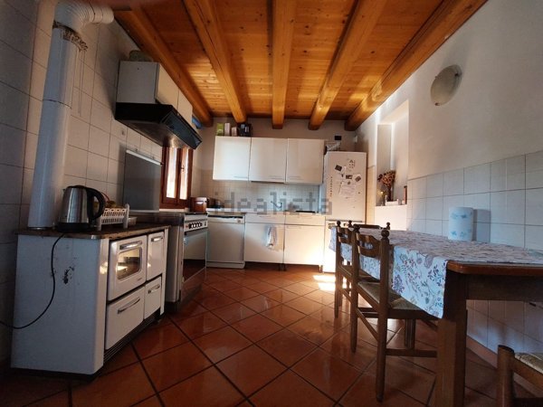 casa indipendente in vendita a Pieve del Grappa in zona Paderno del Grappa