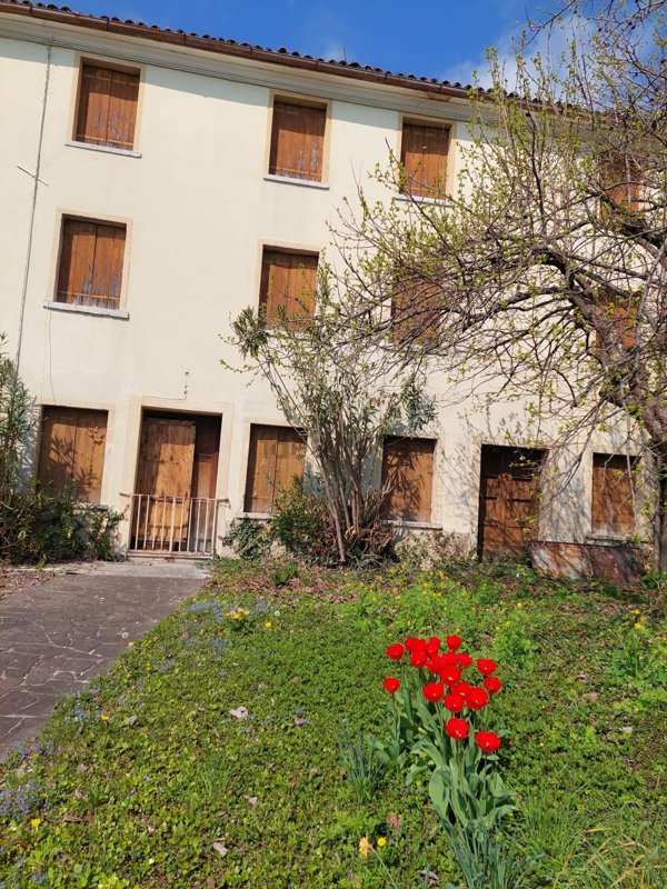 casa indipendente in vendita a Pieve del Grappa in zona Crespano del Grappa
