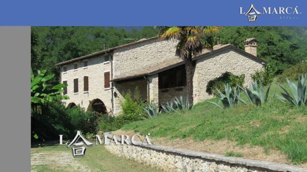 casa indipendente in vendita a Pieve del Grappa in zona Crespano del Grappa