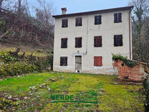 casa indipendente in vendita a Pieve del Grappa in zona Crespano del Grappa