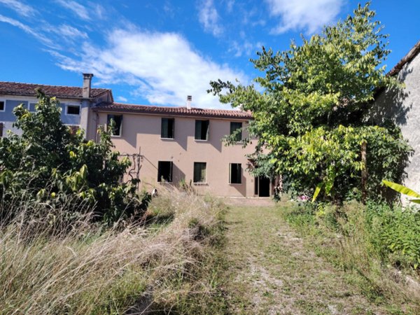 casa indipendente in vendita a Pieve del Grappa in zona Paderno del Grappa