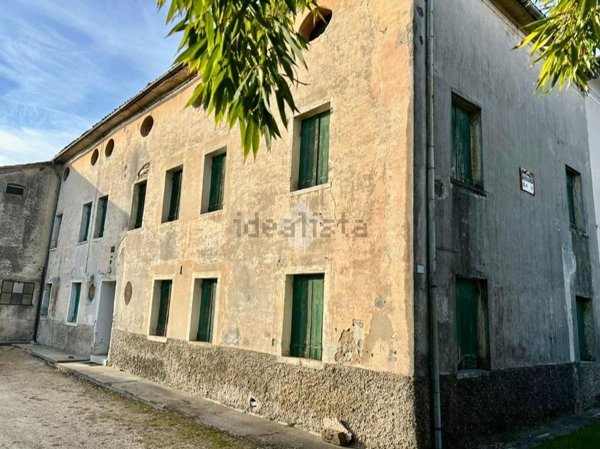 casa semindipendente in vendita a Pieve del Grappa in zona Crespano del Grappa