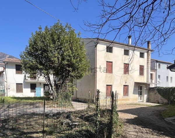 casa indipendente in vendita a Pieve del Grappa in zona Crespano del Grappa