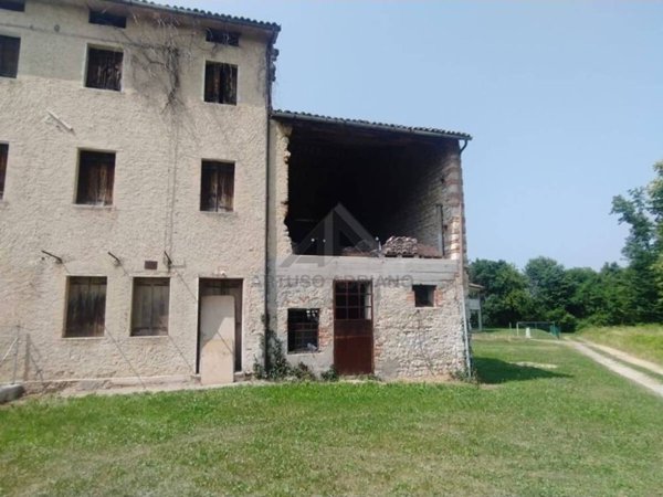 casa indipendente in vendita a Pieve del Grappa in zona Paderno del Grappa