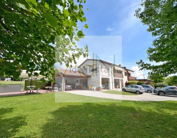 casa indipendente in vendita a Pieve del Grappa in zona Fietta