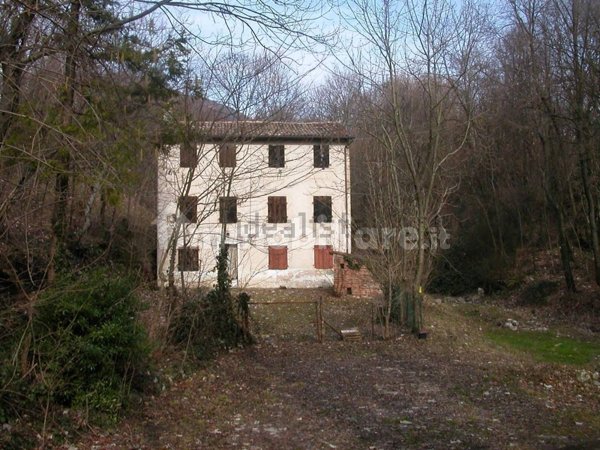 pentavano in vendita a Pieve del Grappa in zona Crespano del Grappa