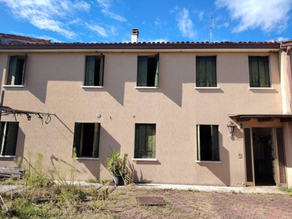 casa indipendente in vendita a Pieve del Grappa in zona Paderno del Grappa