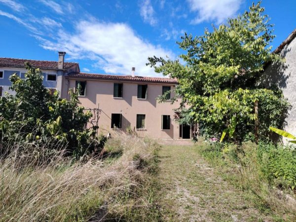 casa indipendente in vendita a Pieve del Grappa in zona Paderno del Grappa