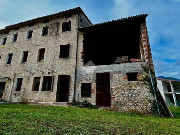 casa indipendente in vendita a Pieve del Grappa in zona Paderno del Grappa
