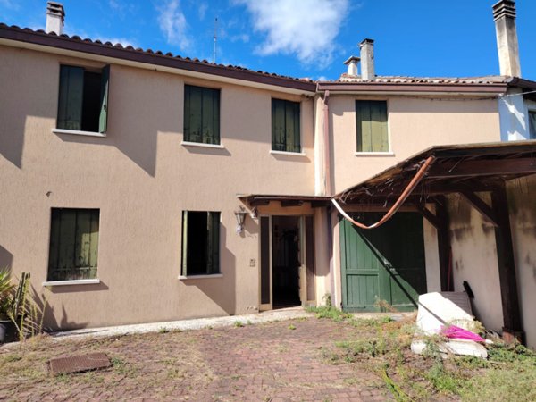 casa indipendente in vendita a Pieve del Grappa in zona Paderno del Grappa