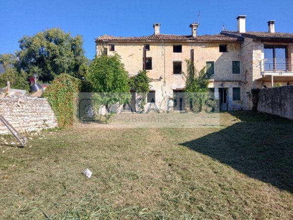 casa indipendente in vendita a Pieve del Grappa in zona Crespano del Grappa