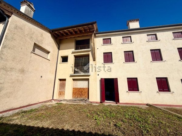 casa indipendente in vendita a Pieve del Grappa in zona Crespano del Grappa