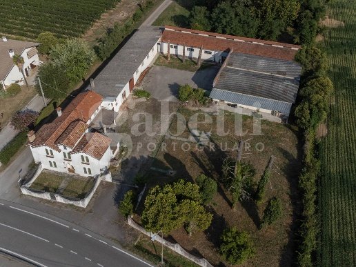 casa indipendente in vendita ad Annone Veneto in zona Loncon