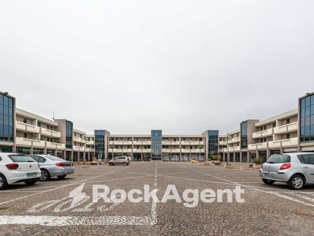 negozio in vendita a Campagna Lupia