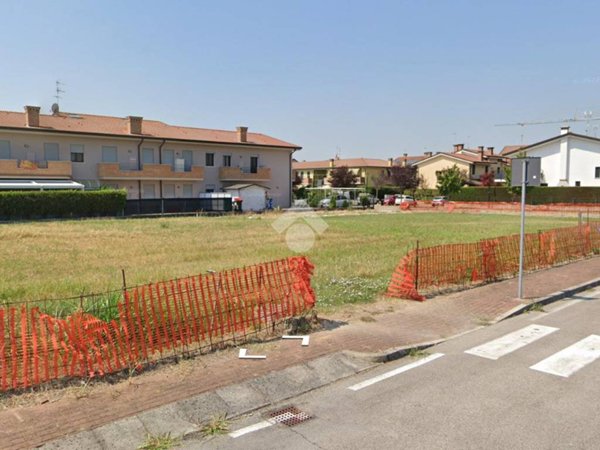 terreno edificabile in vendita a Campagna Lupia