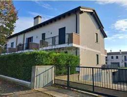 appartamento in vendita a Campagna Lupia in zona Lova
