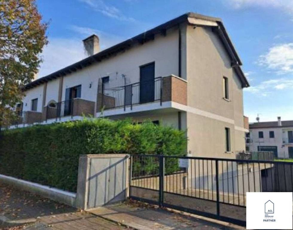 appartamento in vendita a Campagna Lupia in zona Lova