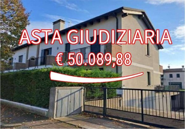 appartamento in vendita a Campagna Lupia in zona Lova