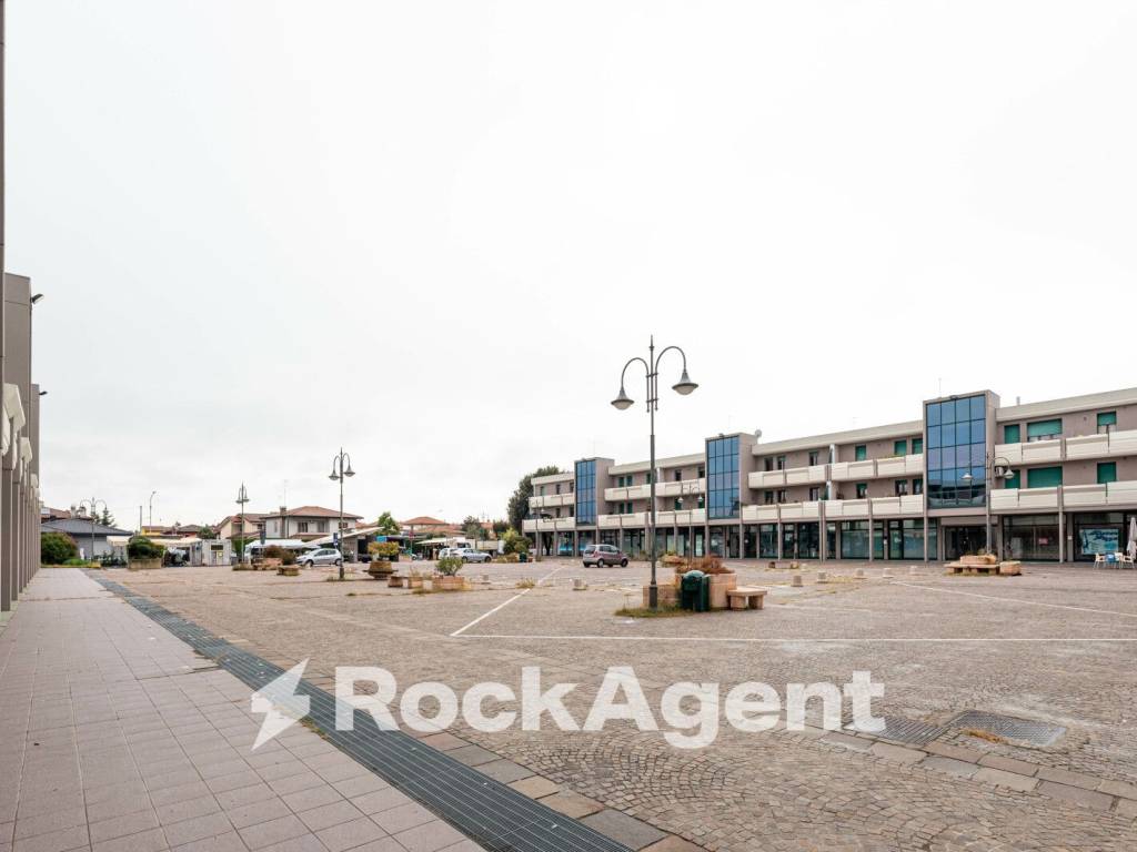 negozio in vendita a Campagna Lupia
