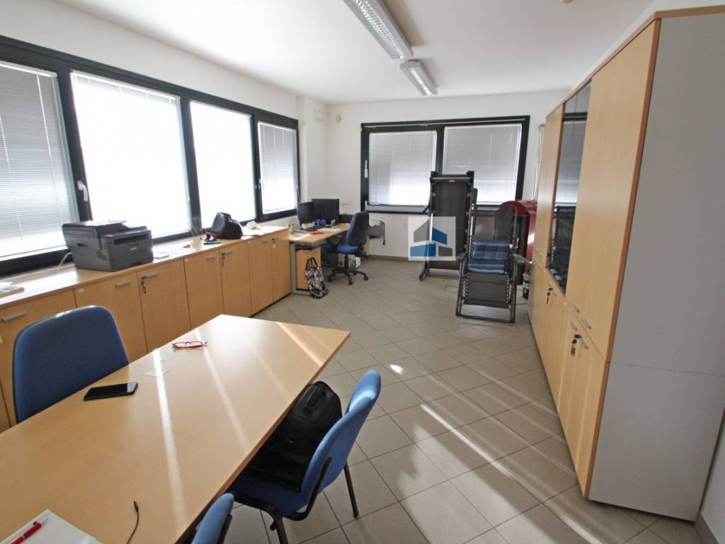 locale commerciale in vendita a Campagna Lupia