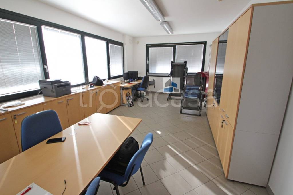 locale commerciale in vendita a Campagna Lupia