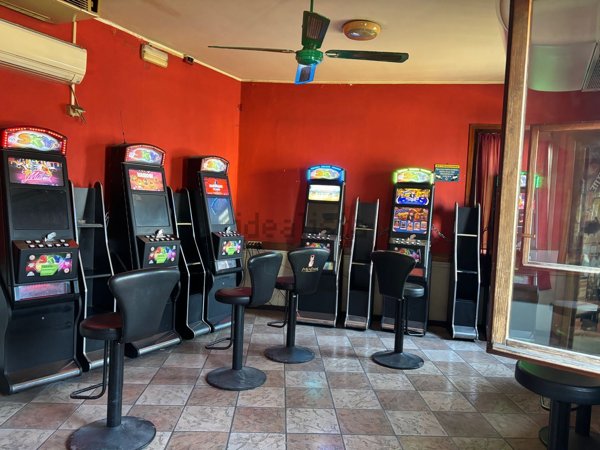 negozio in vendita a Campagna Lupia