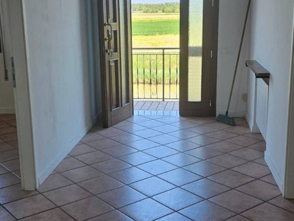 appartamento in vendita a Campagna Lupia in zona Lova