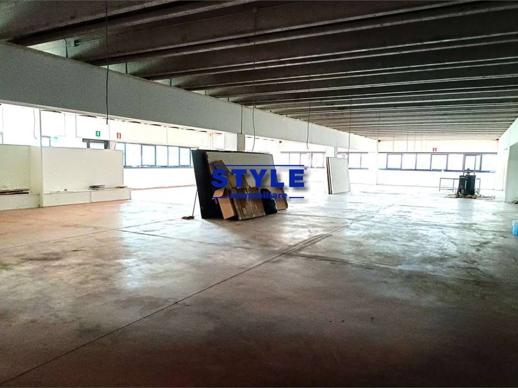 capannone in vendita a Campagna Lupia