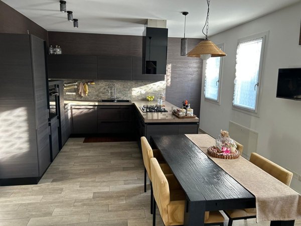 appartamento in vendita a Campagna Lupia in zona Lova